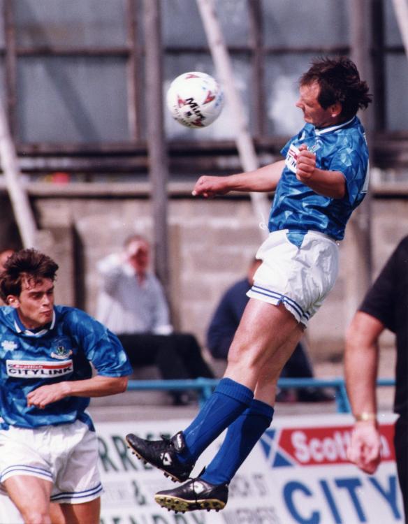 1994 08 13 004 Alan Hercher scorer of first league goal v Arbroath.jpg